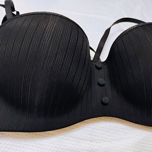 Chic Black Textured Strapless Bra